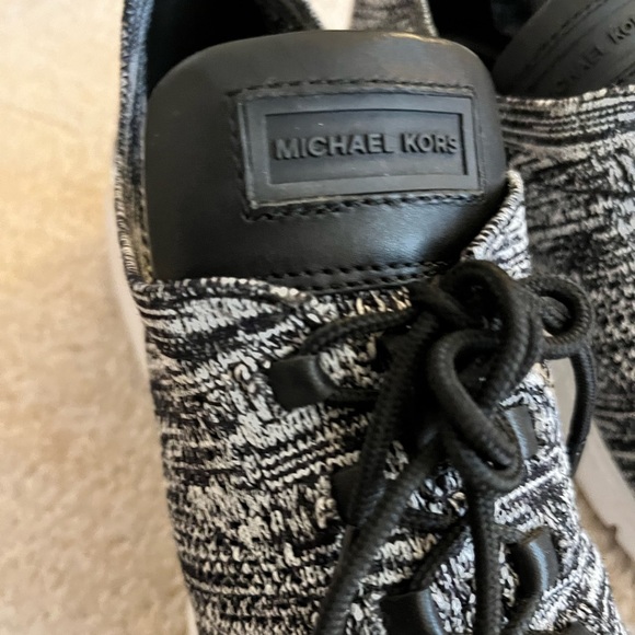 Michael Kors Sneakers - Picture 2 of 6